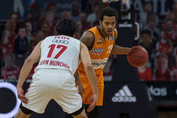 年巴萨签约 年巴萨签约